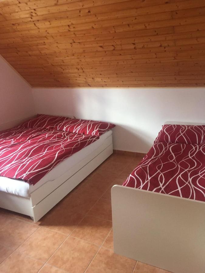 Ferienwohnung Vinarstvi Ehrlich Milotice Exterior foto