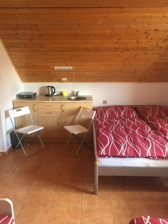 Ferienwohnung Vinarstvi Ehrlich Milotice Exterior foto