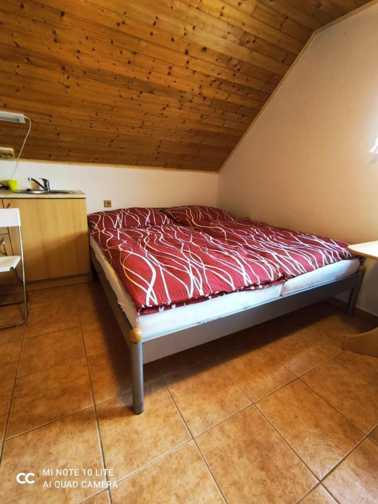 Ferienwohnung Vinarstvi Ehrlich Milotice Exterior foto